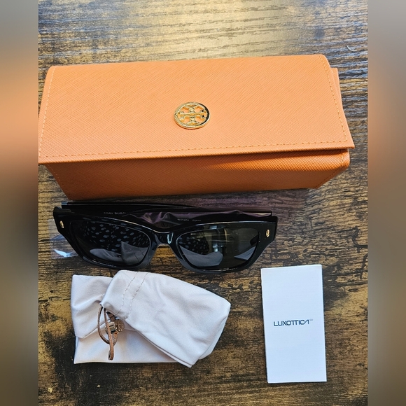 Tory Burch Sunglasses with Case TY7167  Black, NIB - Picture 6 of 8